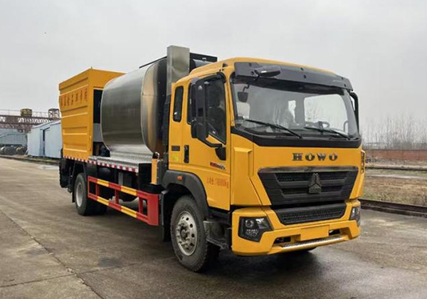 同步碎石封層車