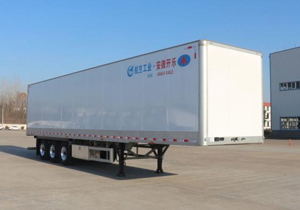 廂式運(yùn)輸半掛車(chē)